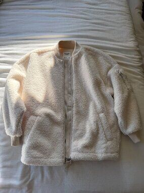 Abercrombie Women's Oversized Sherpa Bomber Jacket - Like New, Size Small